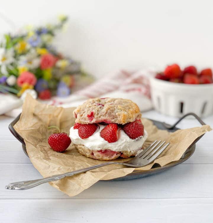 Biscuits Shortcake Ritz Strawberry Biscuit Shortcake - Live to Sweet